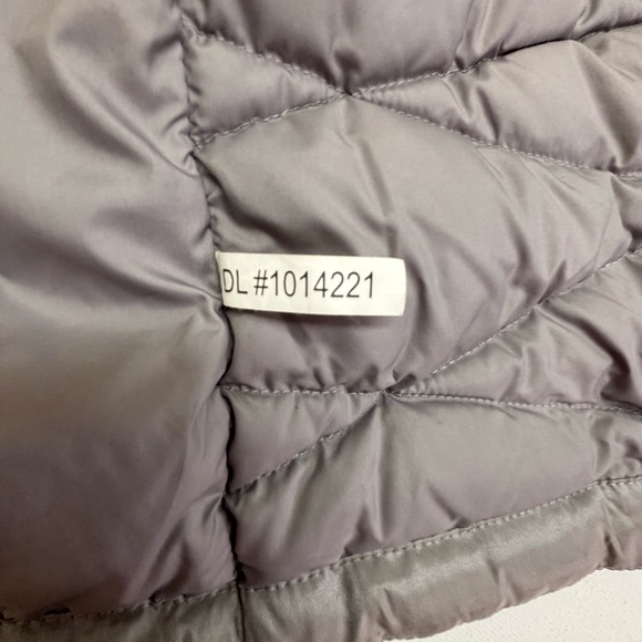 The North Face 550 Fill Down Puffer Vest Women's M Gray Metallic READ - Picture 11 of 14